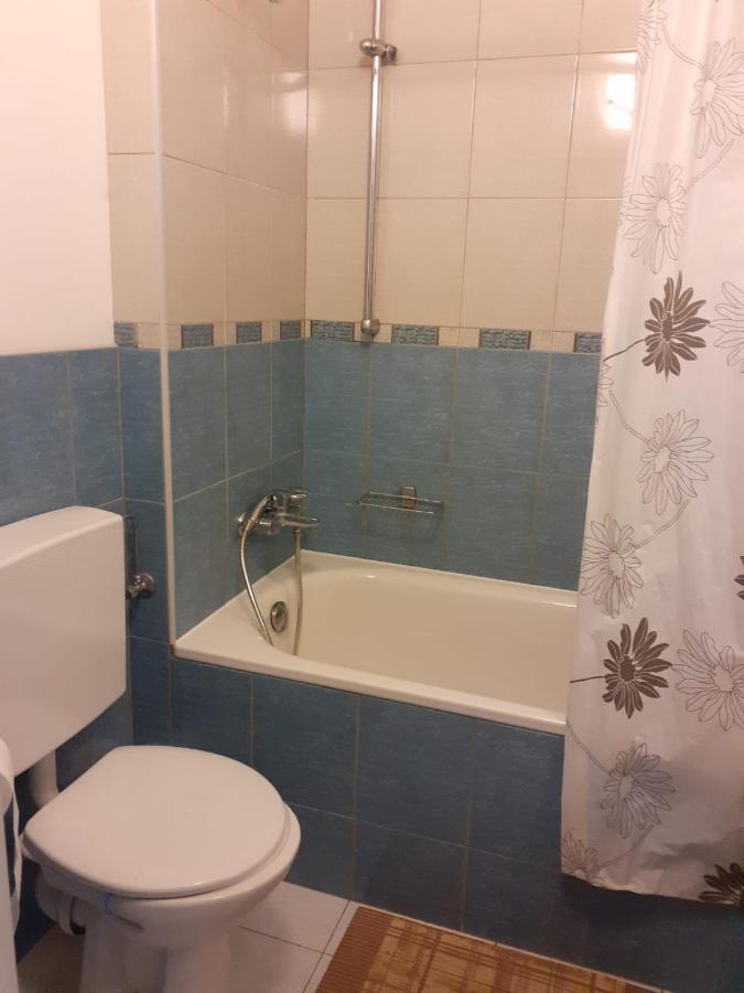 Km House Cerny Most Albergue Praga Exterior foto