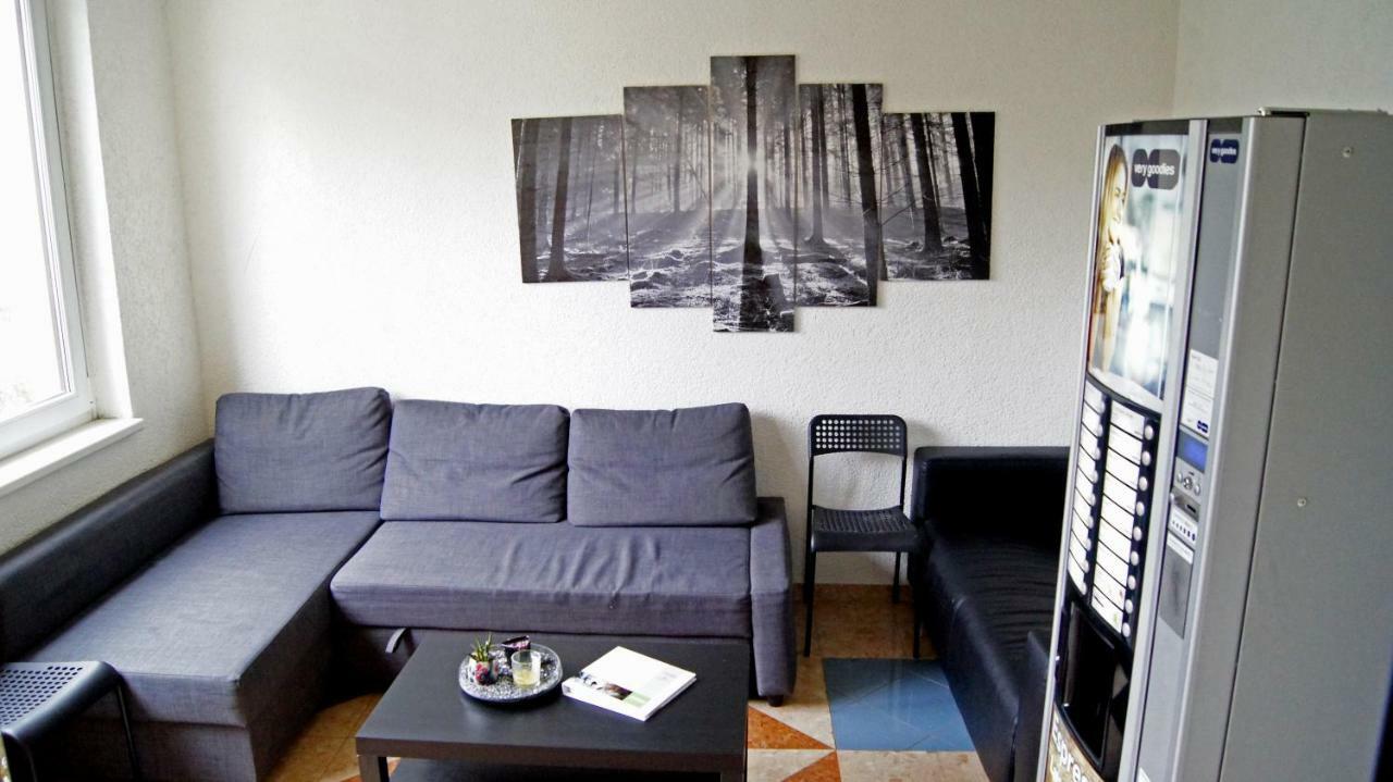 Km House Cerny Most Albergue Praga Exterior foto