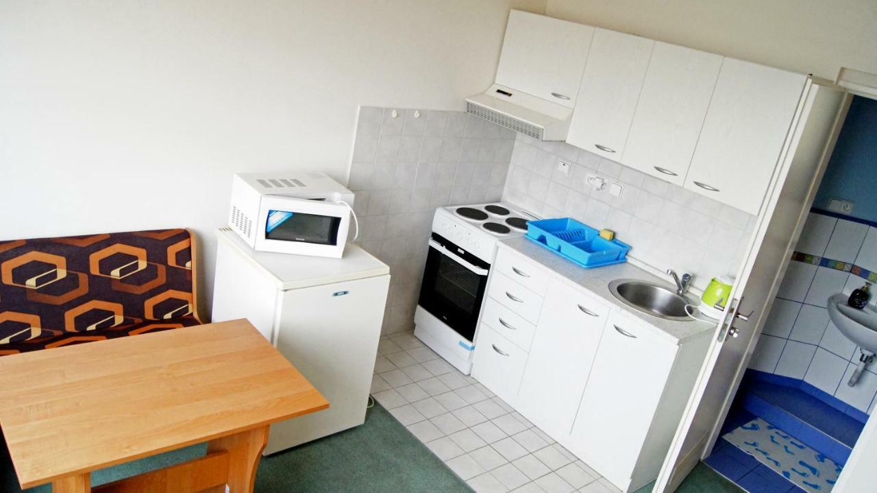 Km House Cerny Most Albergue Praga Exterior foto