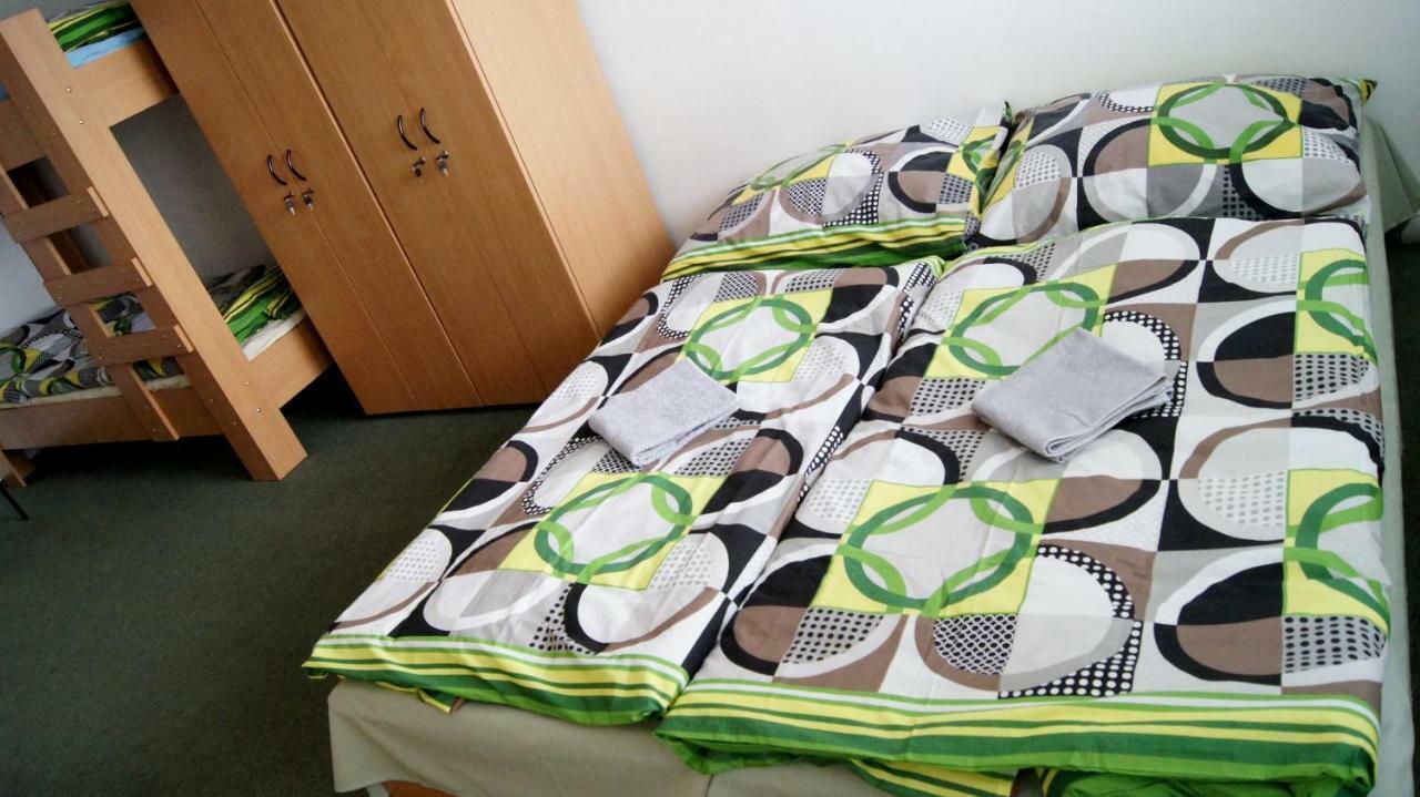 Km House Cerny Most Albergue Praga Exterior foto