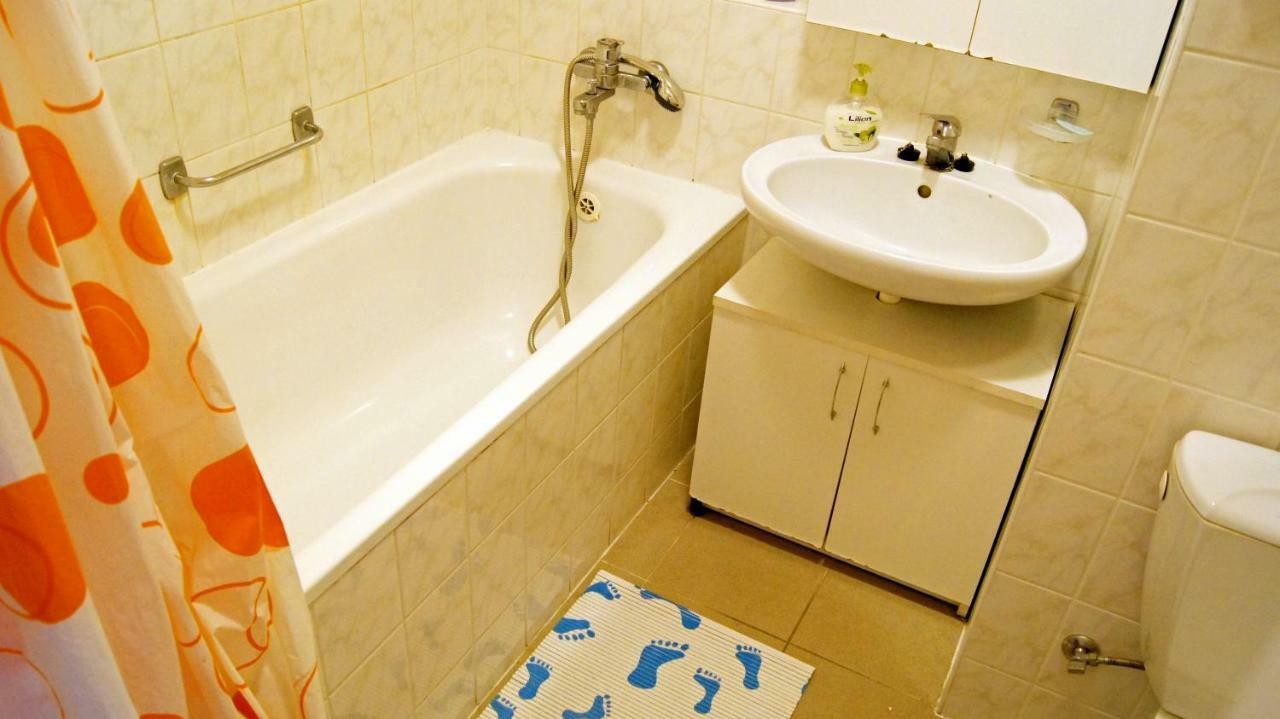 Km House Cerny Most Albergue Praga Exterior foto