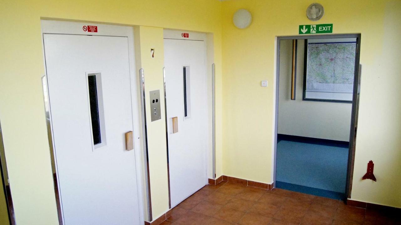 Km House Cerny Most Albergue Praga Exterior foto