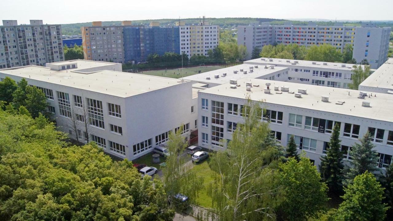 Km House Cerny Most Albergue Praga Exterior foto
