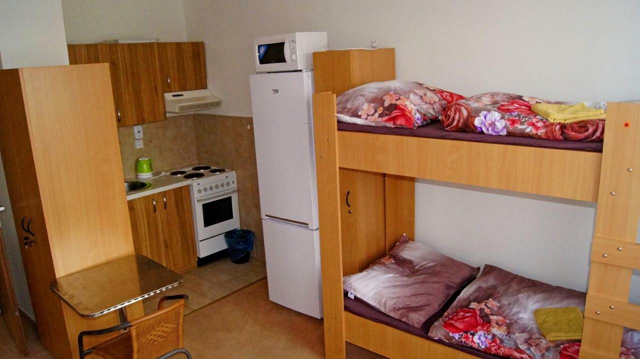 Km House Cerny Most Albergue Praga Exterior foto
