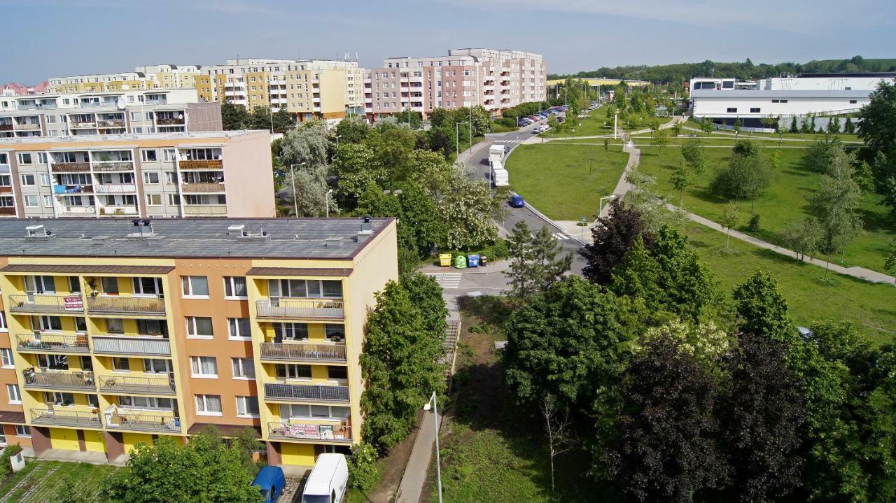 Km House Cerny Most Albergue Praga Exterior foto