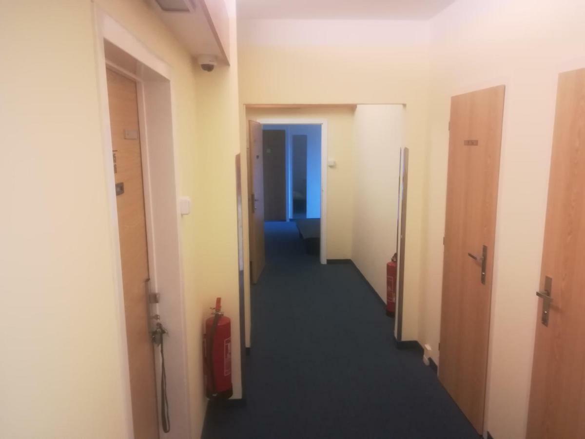 Km House Cerny Most Albergue Praga Exterior foto