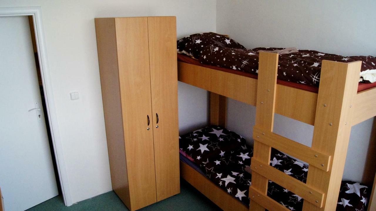 Km House Cerny Most Albergue Praga Exterior foto